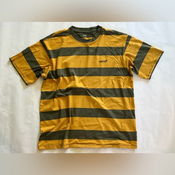 Levi's Other - Levi’s Short Sleeve Striped Shirt - Large